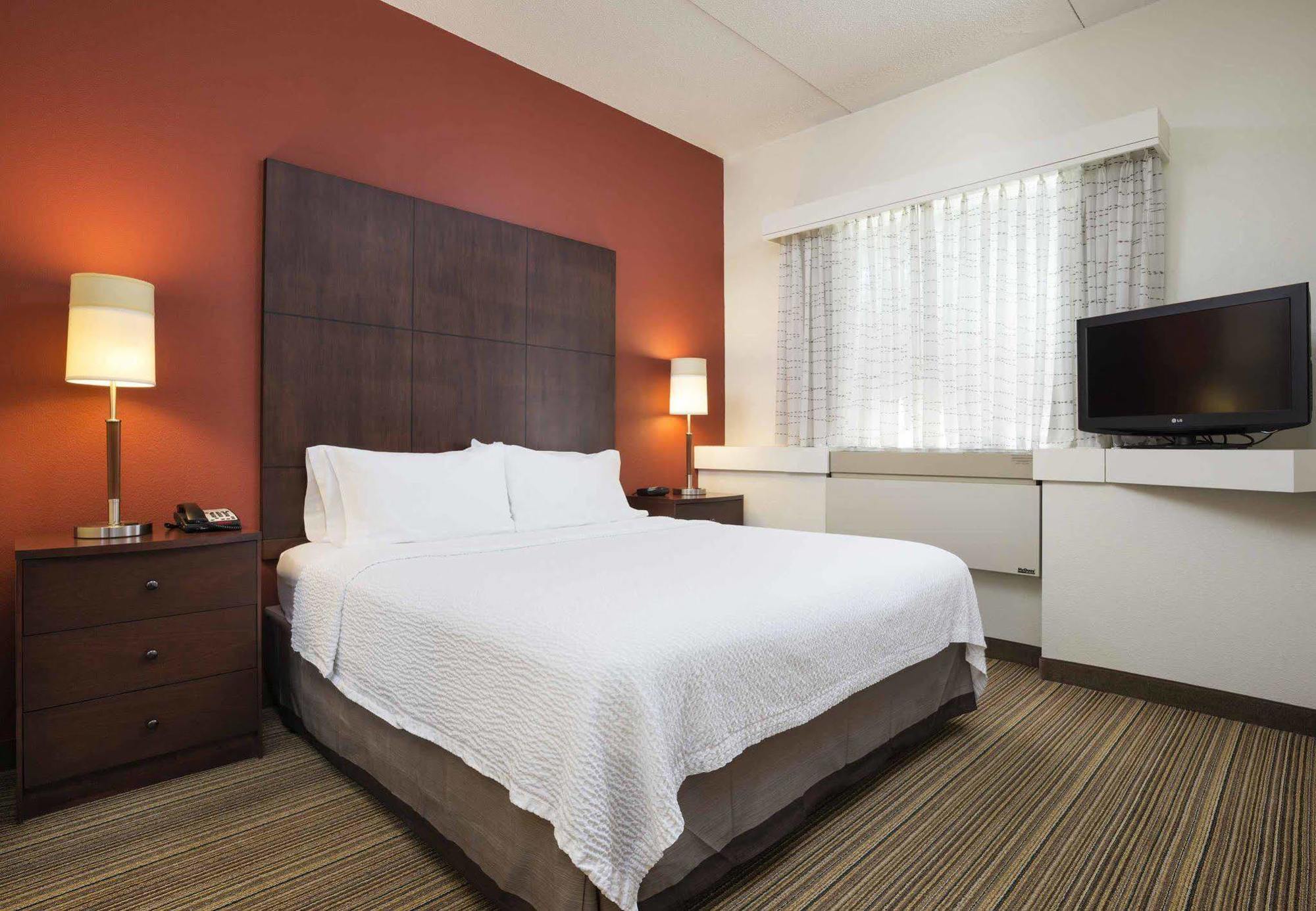 By Marriott Minneapolis Hotel